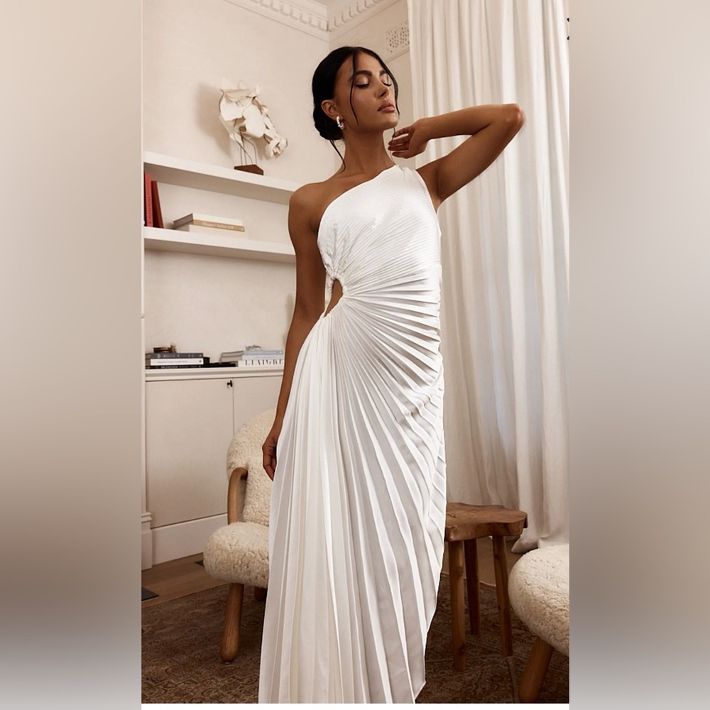 Selfie Leslie White One-Shoulder Pleated Gown with Side Cutout - Picture 2 of 7